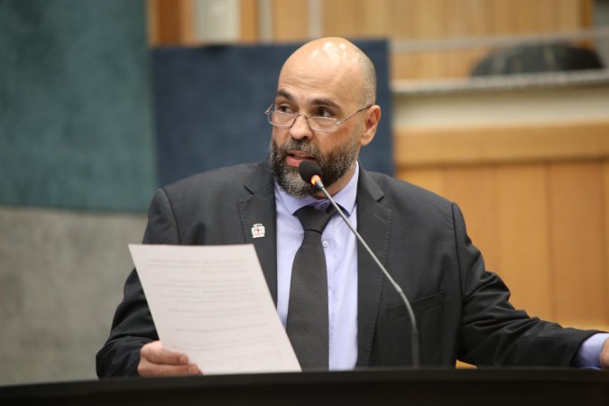 Pesquisador da UEL é premiado por inovação em cirurgia cardíaca rara