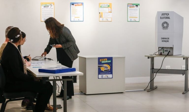 O que é permitido levar para a cabine de votação nas eleições 2026