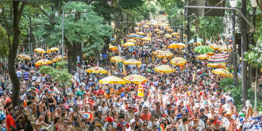 Pós-Carnaval em São Paulo: Blocos de Rua Animam o Fim de Semana