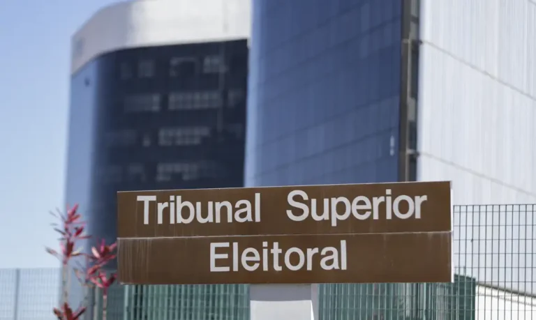 TSE proíbe anúncios de Lula contra Flávio sobre escala 6x1