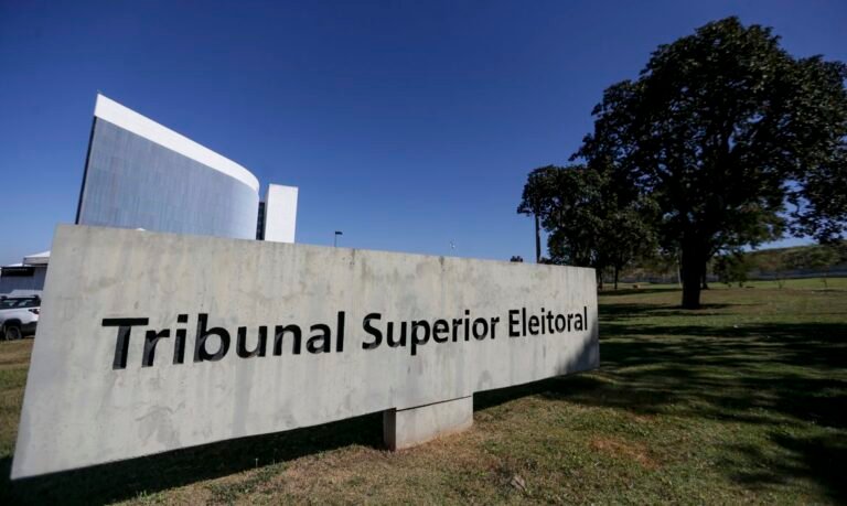 TSE determina suspensão de site que dava criptomoedas por apoio a Flávio Bolsonaro