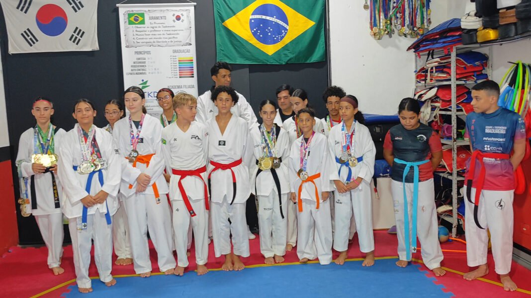 Projeto social de taekwondo em Cambé revela atletas campeões e destaques nacionais Projeto social de taekwondo em Cambé revela atletas campeões e destaques nacionais