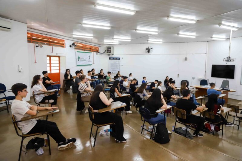 Vestibular 2027 da UEL segue com Prova Específica em Londrina