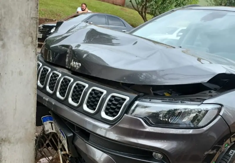 Prefeito de Cambé é hospitalizado após acidente causado por mal-estar