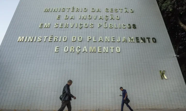 Governo planeja realocar R$ 20 bilhões no Orçamento de 2027