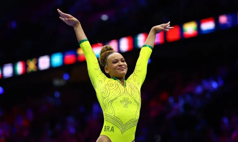 Brasil garante cinco finais no Mundial de Ginástica com Rebeca, Flavinha e Lorrane