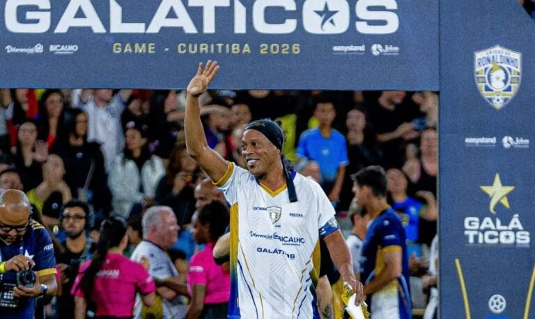 Ronaldinho Gaúcho confirma retorno ao futebol pelo Ravenna, da Itália
