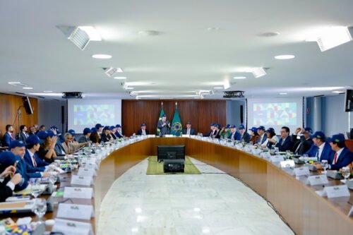 Lula durante a reunião ministerial: 'Somos um país soberano. Temos uma Constituição, uma legislação, e quem quiser entrar nesses 8 milhões e meio de quilômetros quadrados, têm que prestar contas à nossa legislação'. Foto: Ricardo Stuckert / PR