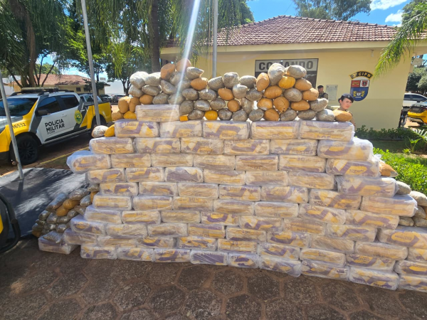 Polícia Militar do Paraná Apreende Mais de 1 Tonelada de Maconha em Planaltina Polícia Militar do Paraná Apreende Mais de 1 Tonelada de Maconha em Planaltina